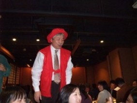 赤い帽子とチャンチャンコの高橋先生